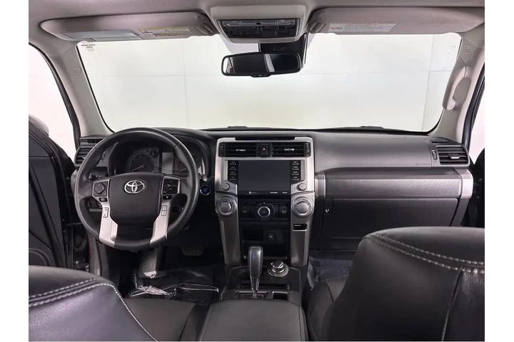 $42997 : Gold Certified2022 4Runner SR image 4