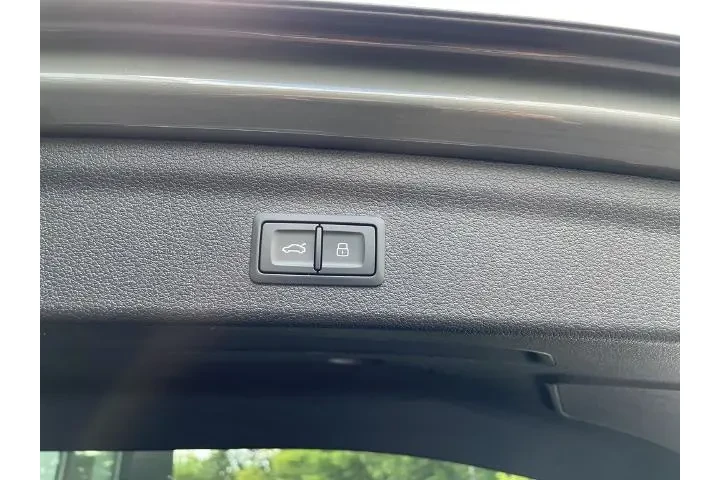 $28695 : Audi Q3 2024 AWD quattro S l image 9