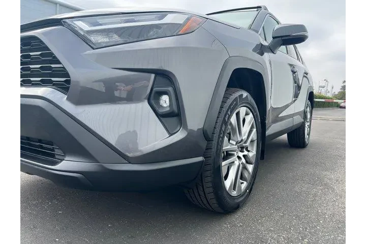 $28994 : Toyota RAV4 2022 XLE Premium image 9