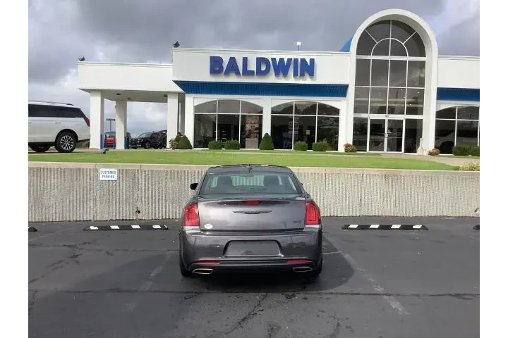 $20900 : Chrysler 300 2021 Touring 4d image 6