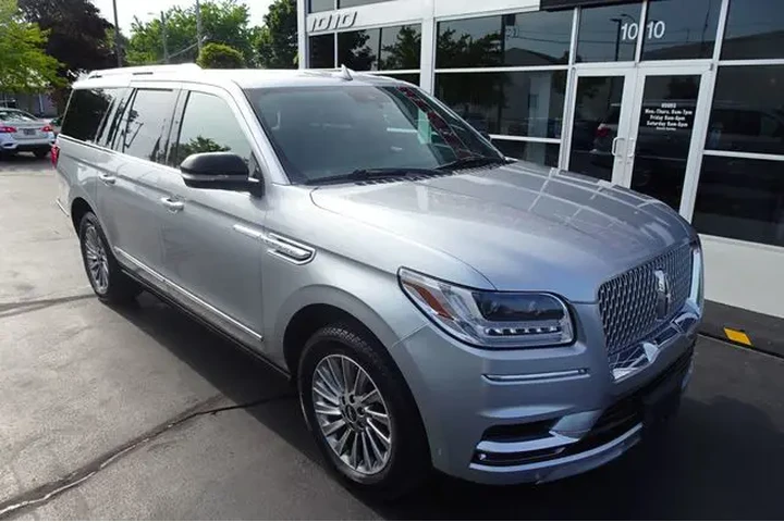 $32999 : 2020 Navigator L image 9