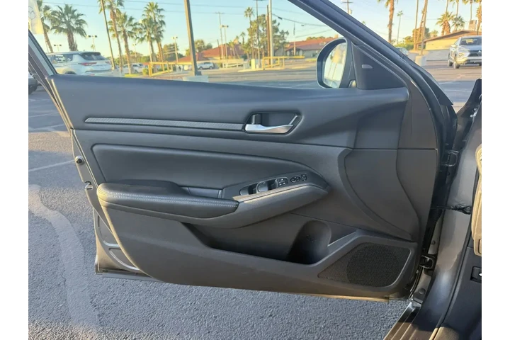 $19625 : Nissan Altima 2024 2.5 SV 4d image 7