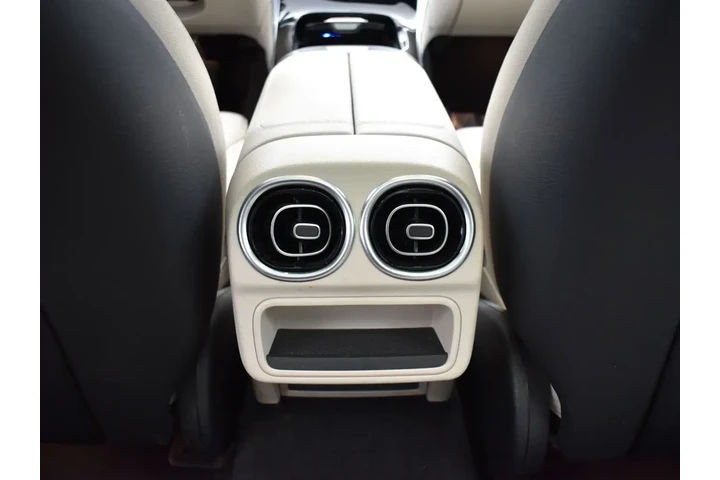 $27752 : Mercedes-Benz C-Class 2022 A image 10