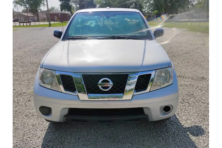 $13997 : 2017 Frontier S image 3