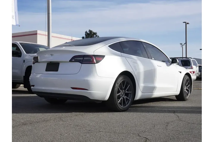 $15943 : Tesla Model 3 2019 Mid Range image 4