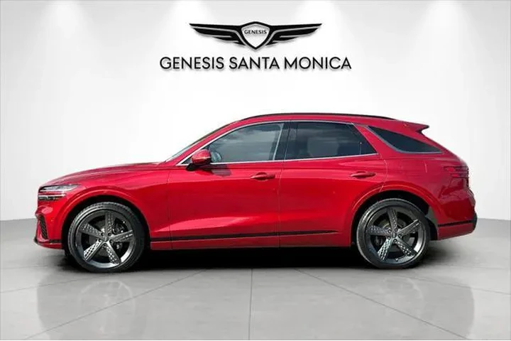 $37558 : Genesis GV70 2023 AWD 2.5T S image 9