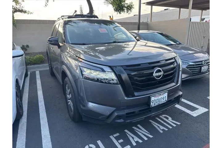 $29462 : Nissan Pathfinder 2023 SL 4d image 4