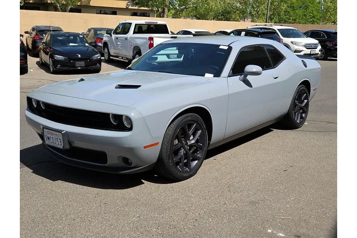$25998 : Dodge Challenger 2022 SXT 2d image 3