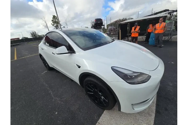 $27990 : Tesla Model Y 2023 AWD 4dr C image 3