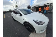 $27990 : Tesla Model Y 2023 AWD 4dr C thumbnail