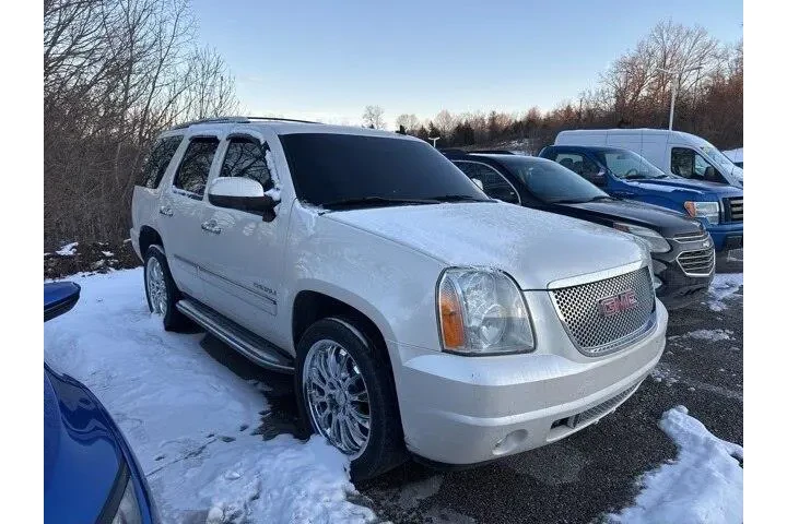 $9008 : GMC Yukon 2013 AWD Denali 4d image 1