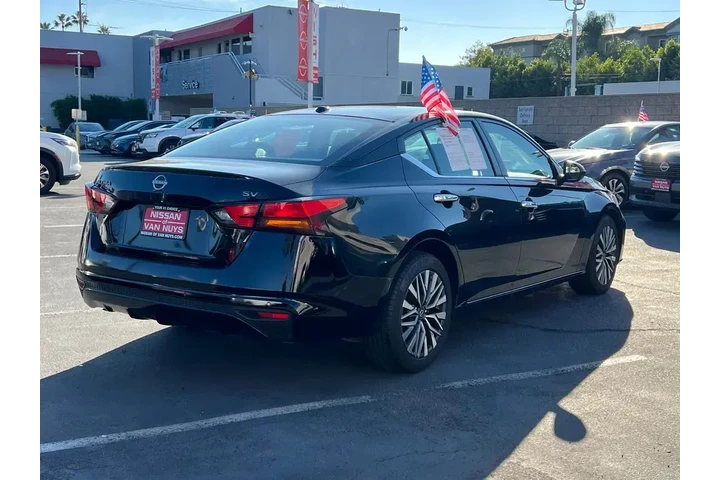 $18998 : Nissan Altima 2023 2.5 SV 4d image 5