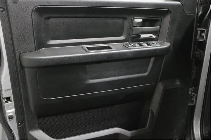 $31949 : Ram 1500 Classic 2022 4x2 Tr image 3