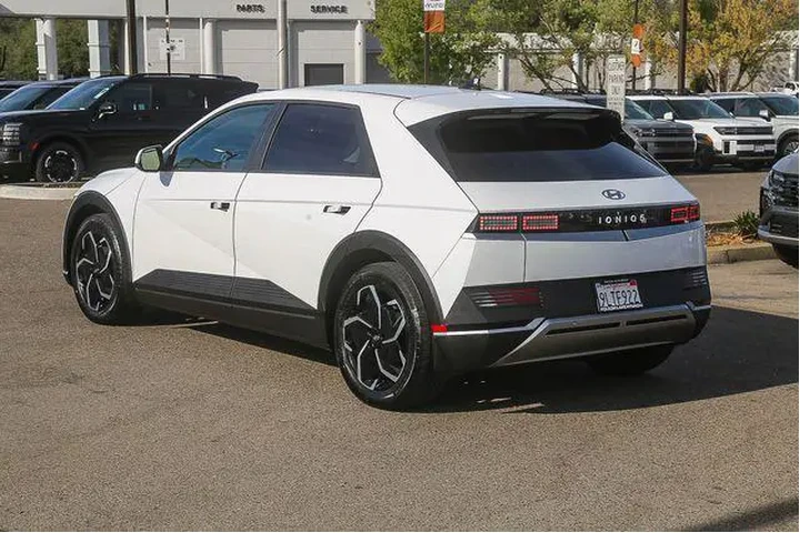 $24991 : Hyundai IONIQ 5 2024 SEL 4dr image 2