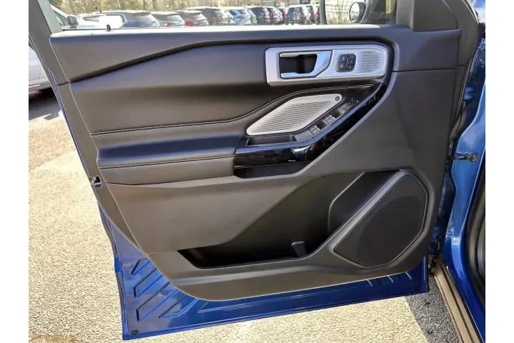 $36999 : Ford Explorer 2022 AWD ST 4d image 8