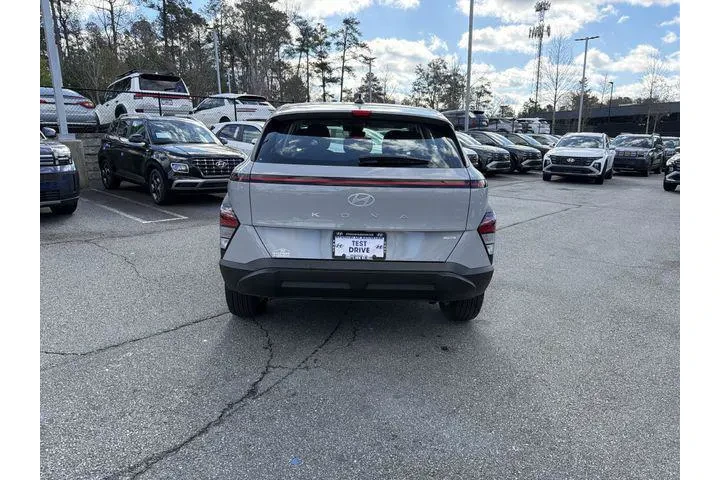 $26542 : Hyundai KONA 2025 AWD SE 4dr image 6