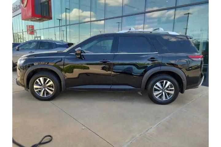 $35999 : Nissan Pathfinder 2024 SL 4d image 3