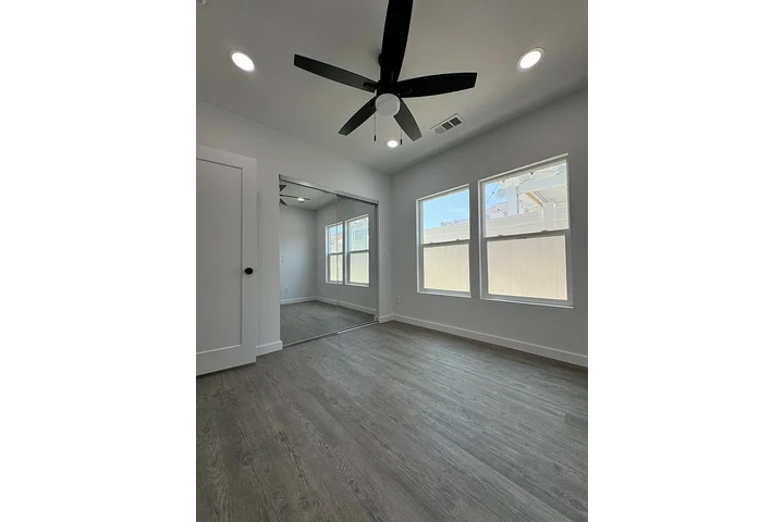 $800 : Nueva belleza de Lakewood 2 ! image 2