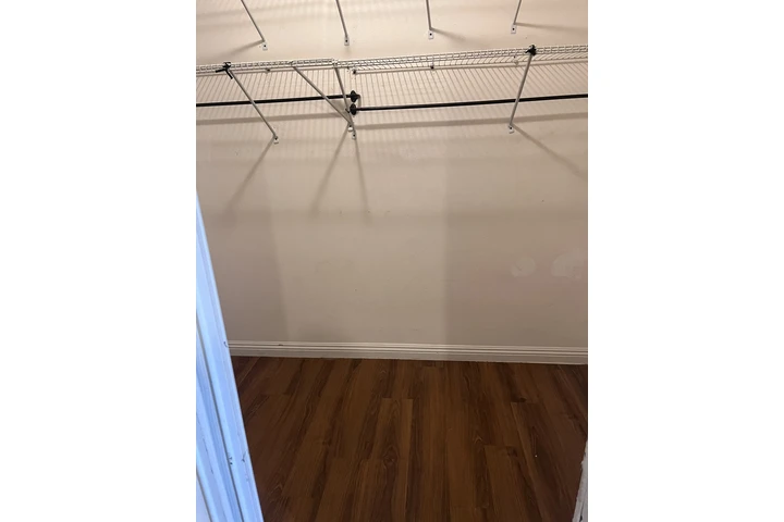 $1150 : Cuarto grande con bañio image 4