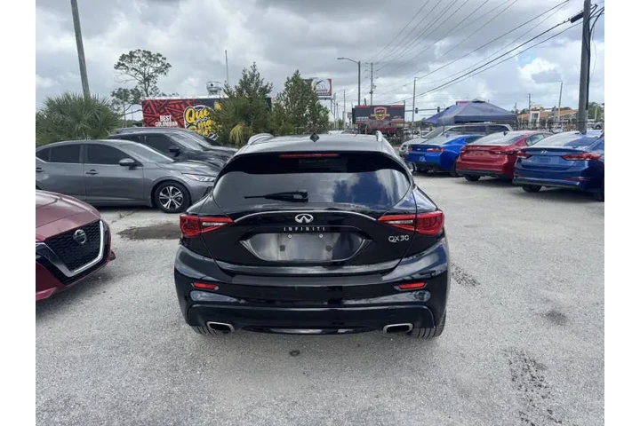 $8497 : 2017 QX30 Premium image 5