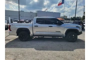$39800 : Toyota Tundra 2023 4x4 SR5 4 thumbnail