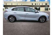 $16577 : Hyundai IONIQ Plug-in Hybrid thumbnail