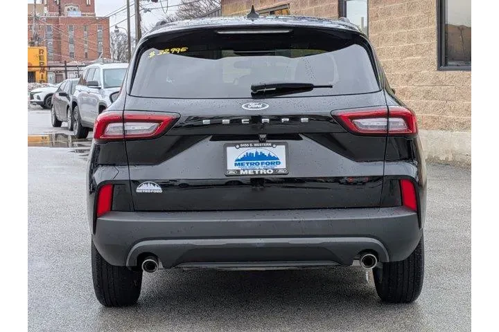 $23912 : Ford Escape 2025 ST-Line 4dr image 4