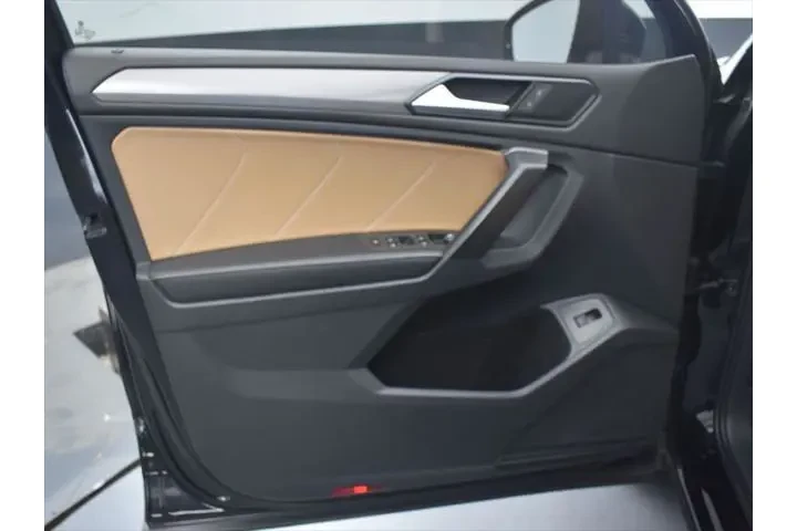 $19118 : Volkswagen Tiguan 2022 SE 4d image 9