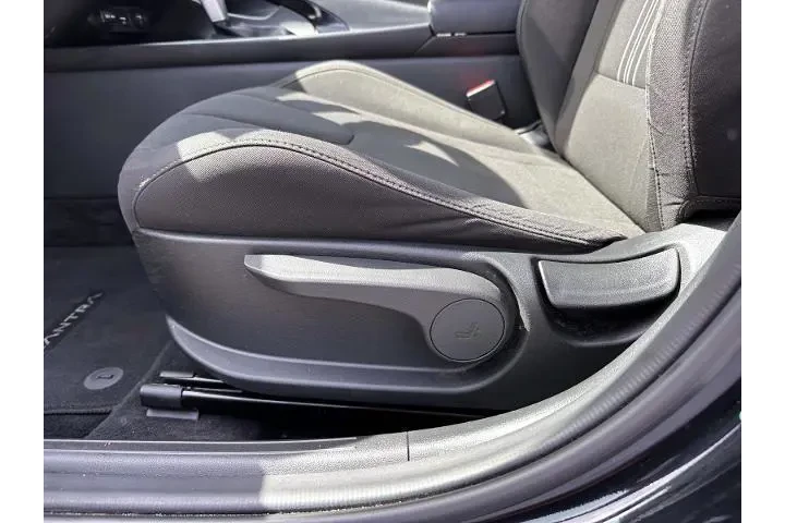 $17888 : Hyundai ELANTRA 2023 SEL 4dr image 10