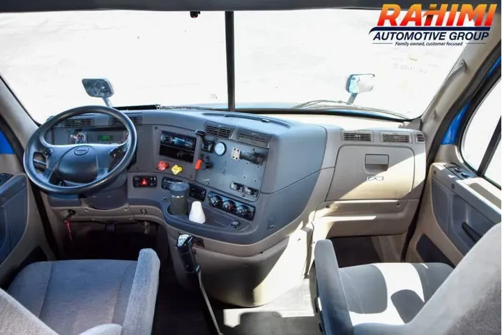 $32500 : 2016 Freightliner Cascadia image 9
