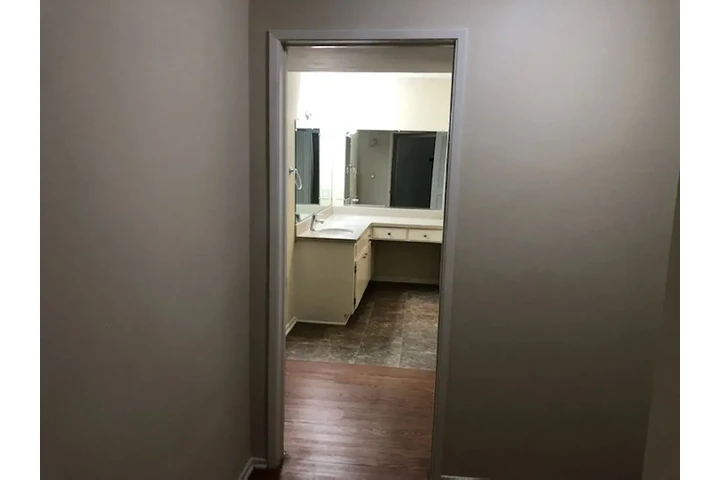 $800 : DREAM APARTMENT WAITING image 10