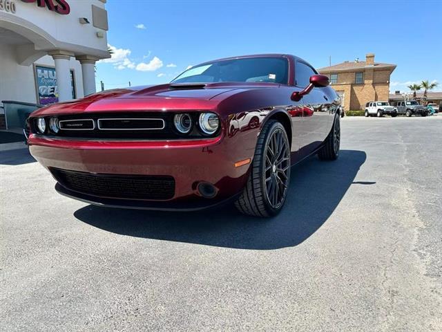 $22995 : Pre-Owned 2019 Challenger SXT image 2