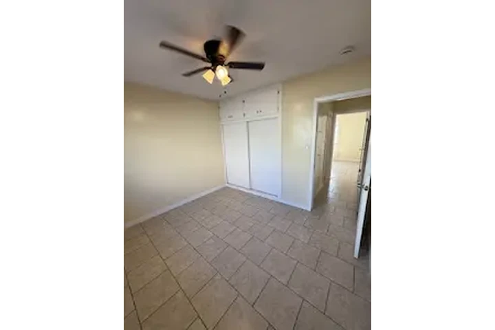 $2100 : CUDAHY RENTO APTO image 8