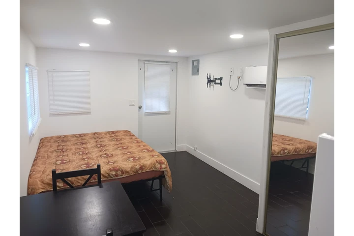 $1200 : Estudio independiente grande image 9