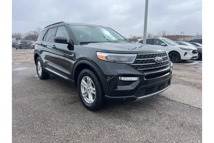 $27345 : Ford Explorer 2023 AWD XLT 4 image 3