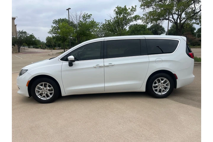 $13990 : 2020 Voyager LX image 6