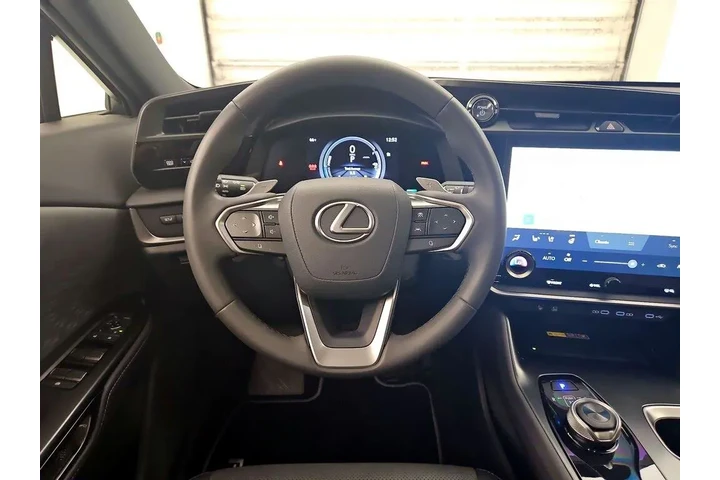 $37998 : Lexus RZ 300e 2024 Premium 4 image 10