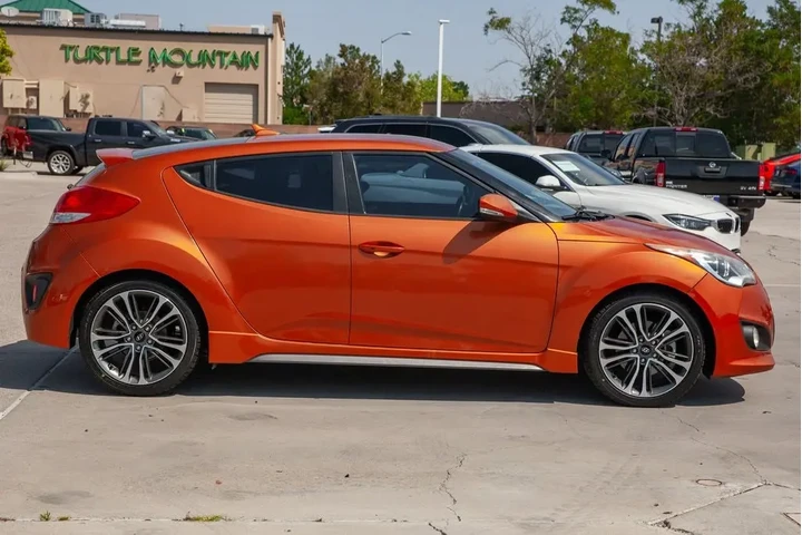 2016 Veloster Turbo image 4