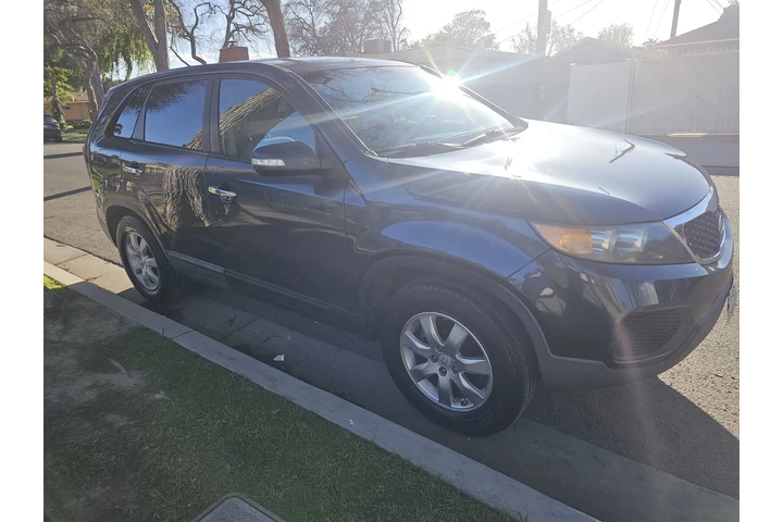 $3500 : 2011 Kia sorento lx 4d sport image 2