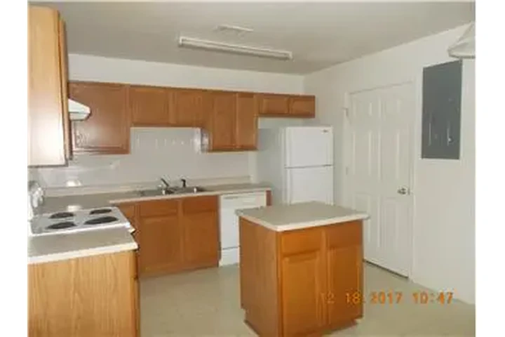 $950 : Rental property with 2 bedro image 6
