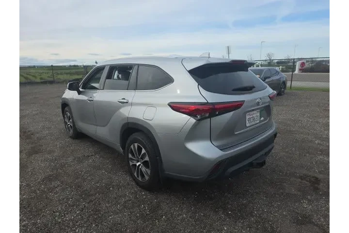 $33500 : Toyota Highlander 2022 XLE 4 image 4