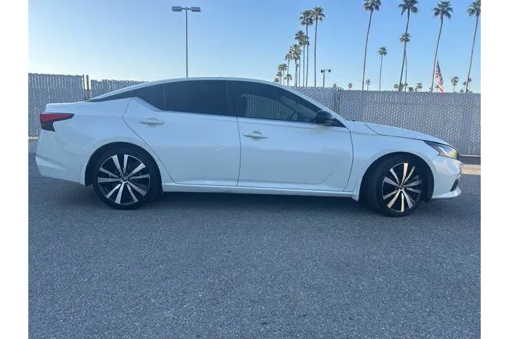 $15995 : Nissan Altima 2020 2.5 SR 4d image 5