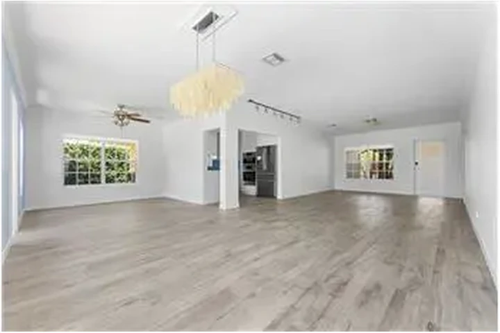 $8500 : Rental property with 3 bedro image 7