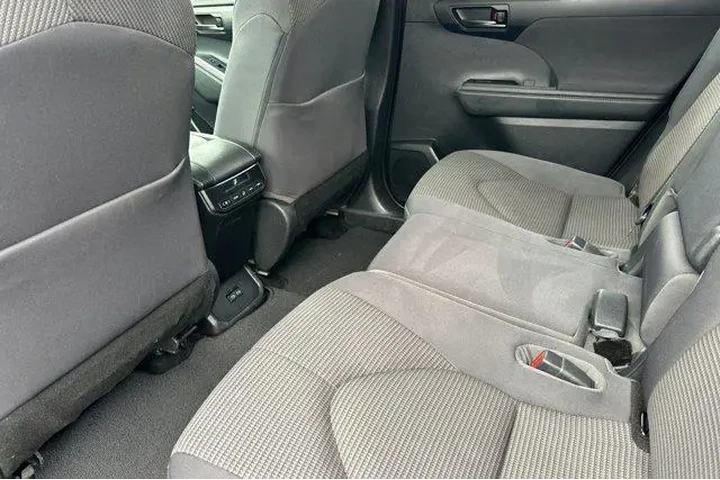 $28000 : Toyota Highlander 2022 AWD L image 7
