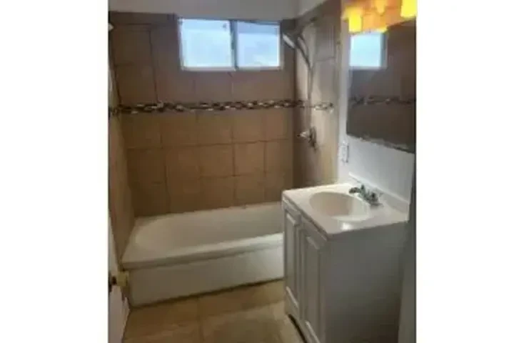 $1200 : SINGLE EN BALDWIN PARK image 1