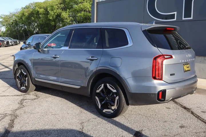 $35988 : 2025 Telluride S FWD image 6