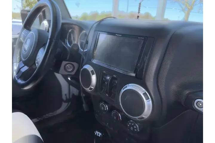 $23989 : Jeep Wrangler Unlimited 2017 image 8