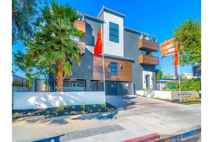 $3495 : 1 Mes Gratis - Llama Ya! image 1