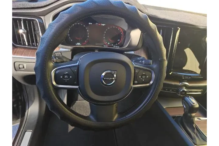 $27094 : Volvo XC60 2021 AWD T5 Momen image 10