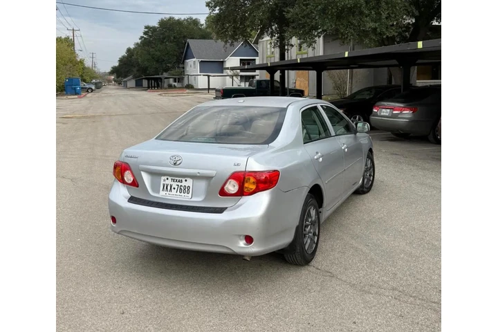 $4500 : Toyota corola v4 image 1